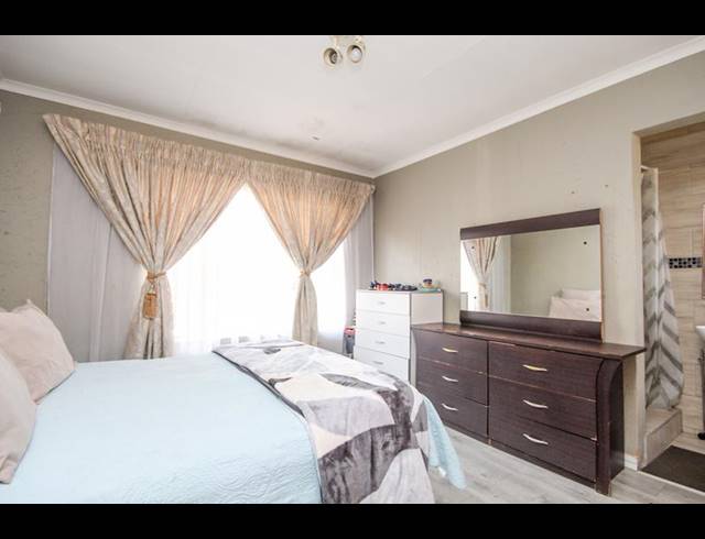 2 BEDROOM APARTMENT FOR SALE IN THATCHFIELD